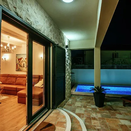 Stunning With Swimming Pool In Villa