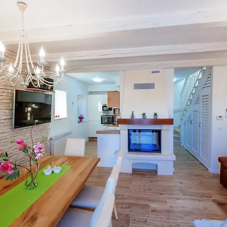 Stunning With Swimming Pool In Villa *