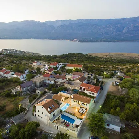 Villa Stunning With Swimming Pool In Vinjerac