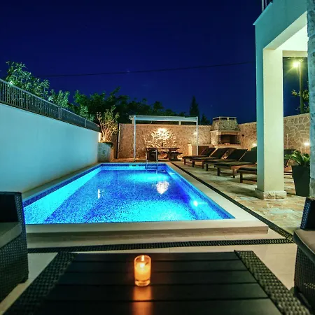 Stunning With Swimming Pool In * Vinjerac