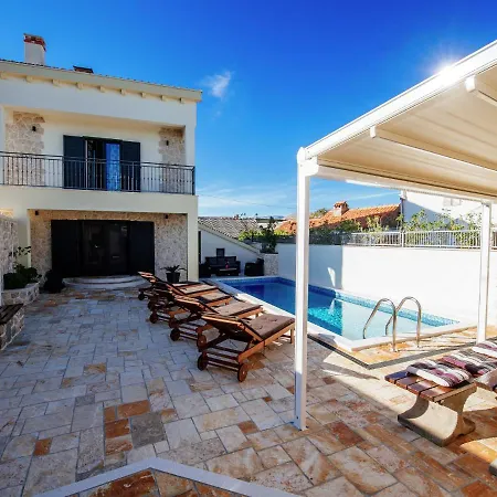 Stunning With Swimming Pool In Vinjerac