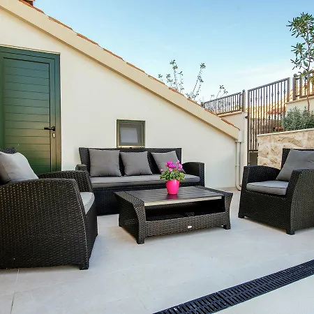 Stunning With Swimming Pool In Villa