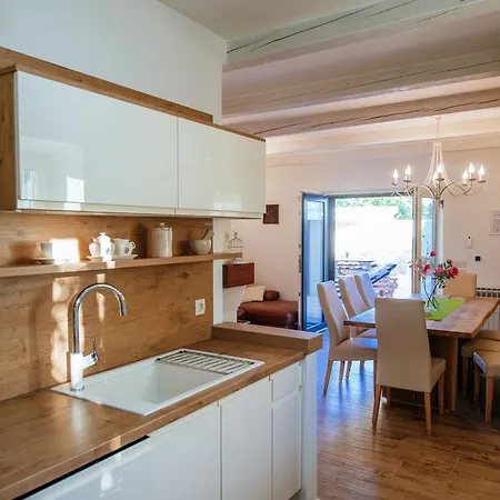 Villa Stunning With Swimming Pool In