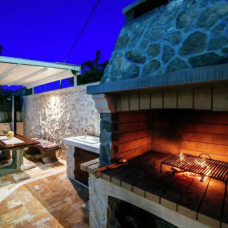 Villa Stunning With Swimming Pool In *